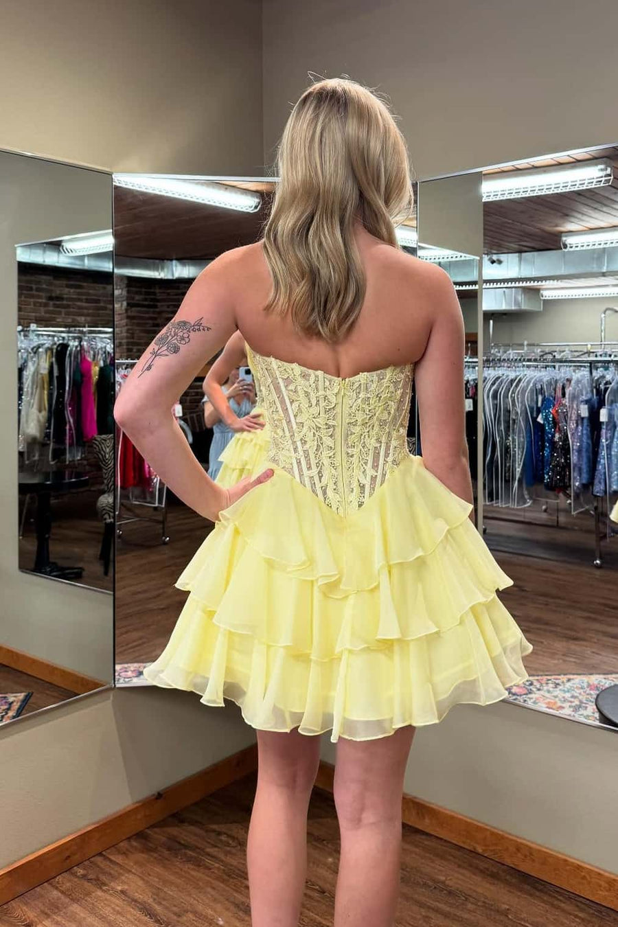 Sweetheart Red Appliques Short Ruffle Dress