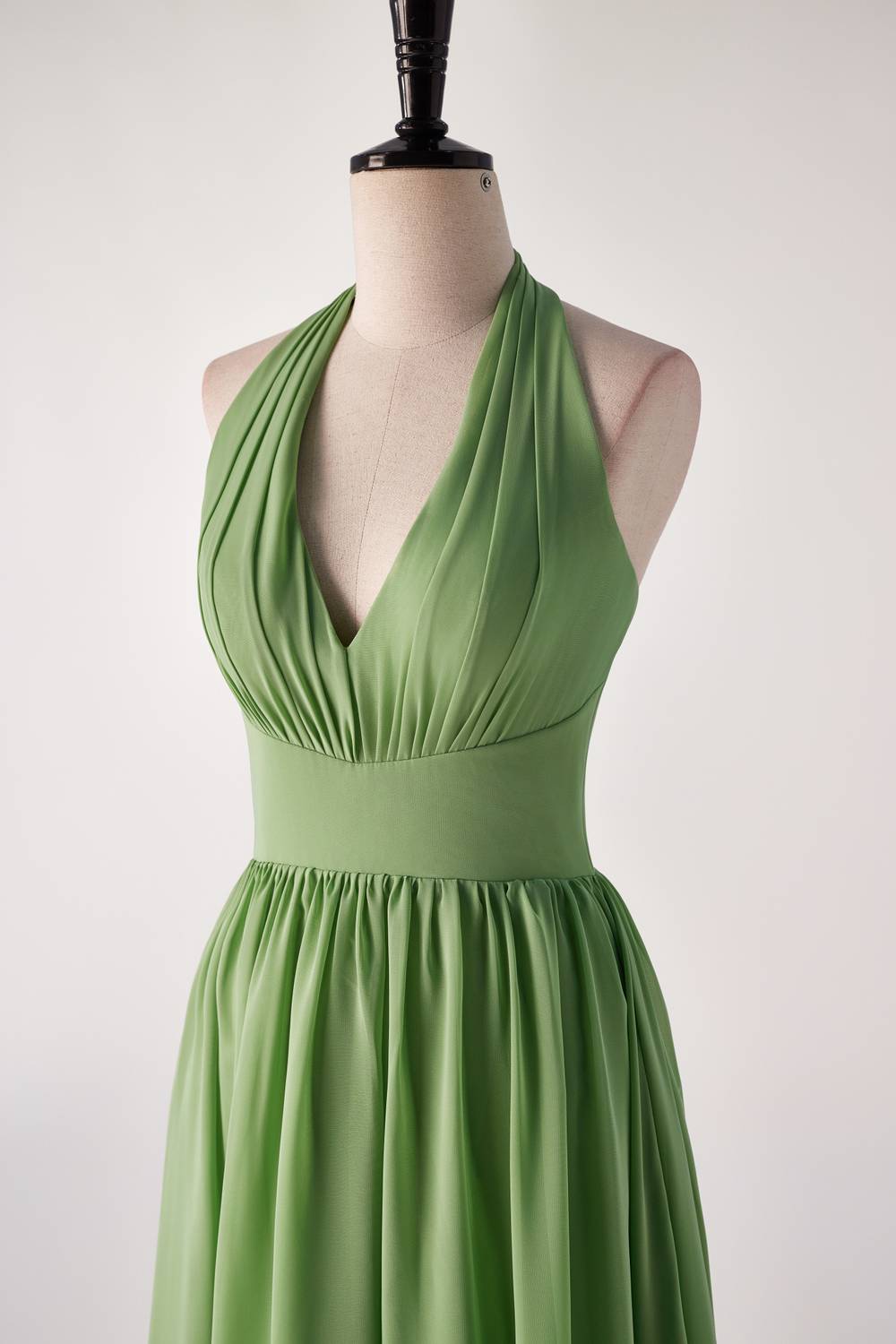 AURAFIT PADDED TANK DRESS / 抹茶 (MATCHA) Halter V Neck Matcha Green Long Bridesmaid Dress – Ohmollydress